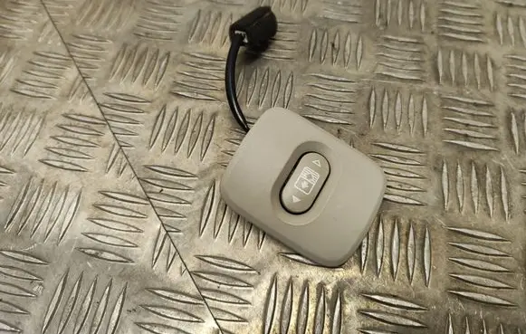 Nissan Qashqai+2 Sunroof switch 