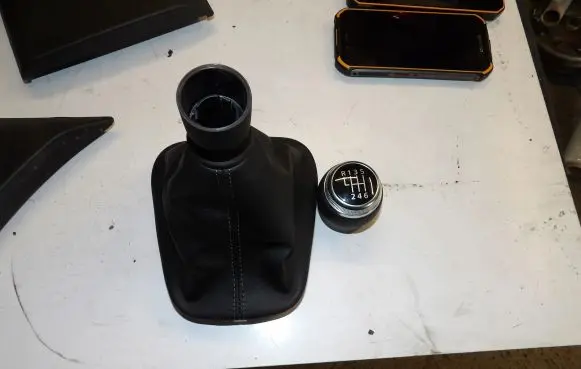 Renault Master III Gear lever shifter trim leather/knob