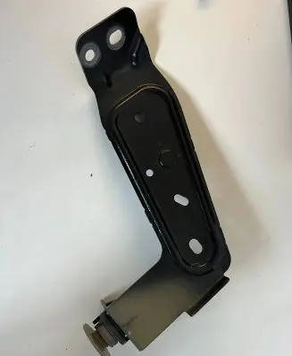 Volvo XC90 Fender mounting bracket