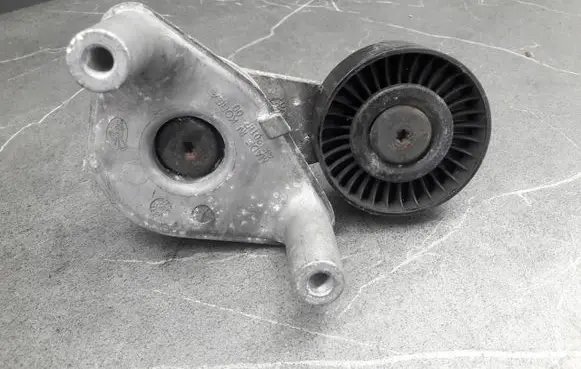 Hyundai Sonata Timing belt tensioner 25281-37101