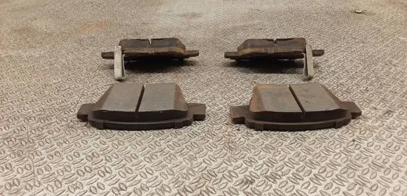 Toyota Avensis T250 Brake pads (rear) 