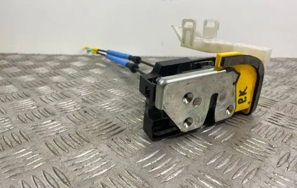 SsangYong Korando Front door lock 7121037000