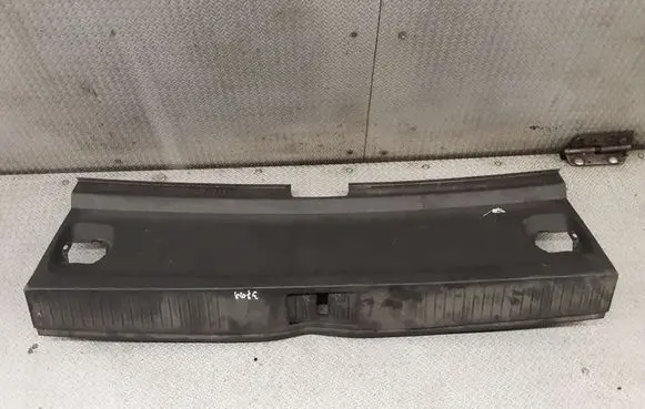 Chevrolet Volt I Trunk/boot sill cover protection 22862635