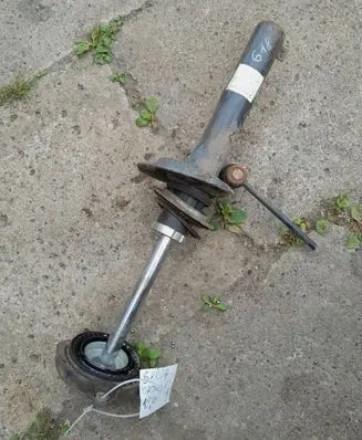 Skoda Octavia Mk2 (1Z) Front shock absorber/damper