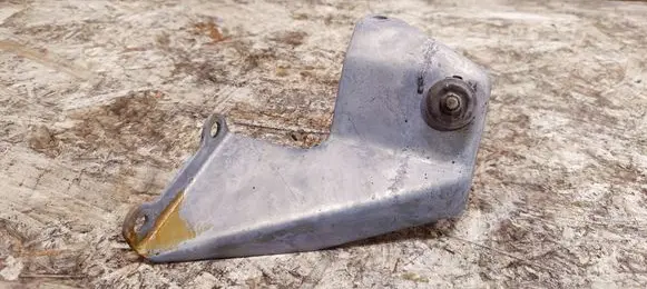 Mercedes-Benz SL R107 Engine mounting bracket