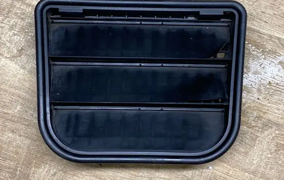 Volvo XC90 Quarter panel pressure vent 