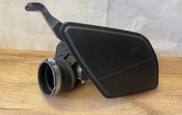 BMW 5 G30 G31 G38 Air filter box 8612084