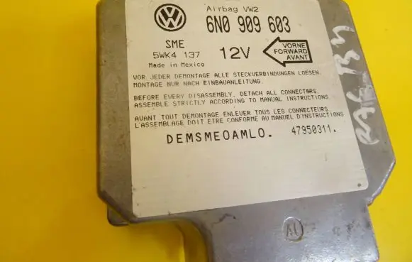 Volkswagen PASSAT B4 Airbag control unit/module 6N0909603