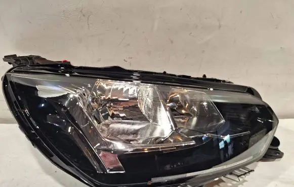 Peugeot 208 Headlight/headlamp