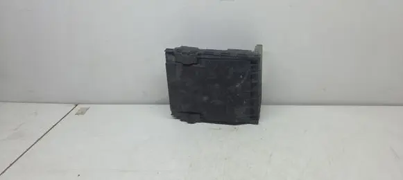 Volkswagen Golf V Fuse box cover 1K0937132F