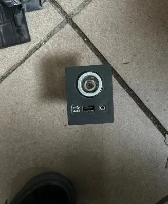 Skoda Superb B8 (3V) AUX in-socket connector 270410