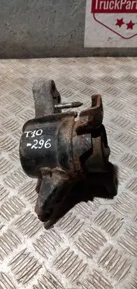 Toyota RAV 4 (XA30) Engine mount bracket 123050R020 T10296
