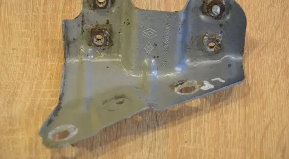 Renault Laguna III Fender mounting bracket 620420008R