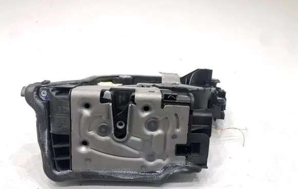 BMW 5 G30 G31 G38 Front door lock 7477685