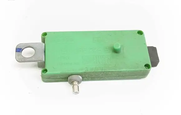 Audi A6 S6 C5 4B Aerial antenna amplifier 4B5035225B