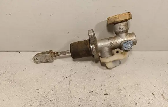 Nissan Navara D40 Clutch master cylinder 