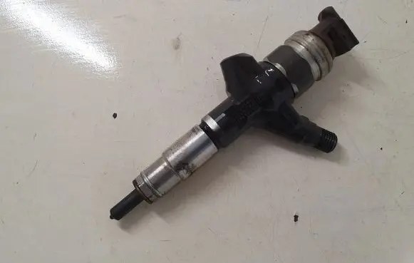 Subaru Outback Fuel injector 16613AA030