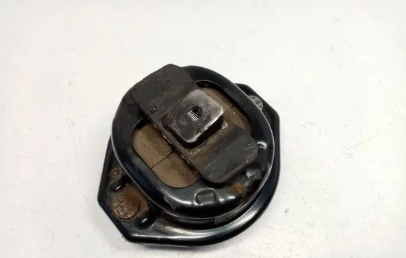 BMW 7 E65 E66 Engine mount bracket 6756094 22116756094 22116770796