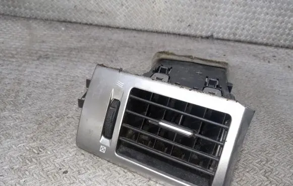 Nissan Tiida C11 Dashboard side air vent grill/cover trim E6785162Q100