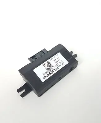 Peugeot 3008 II Door control unit/module 9833644180