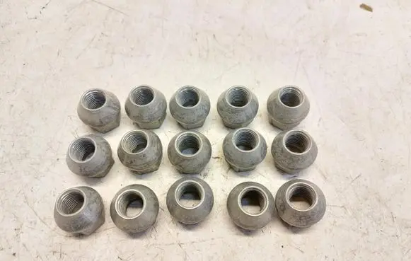 Tesla Model Y Nuts/bolts TESLAMY2NAKR15SZT