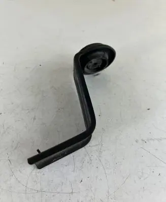 Radiator mount bracket