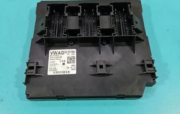 Volkswagen Golf VI Central body control module 5K0937084H IMPRK1520677