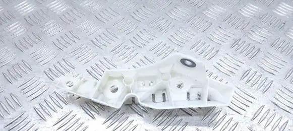 Front bumper mounting bracket