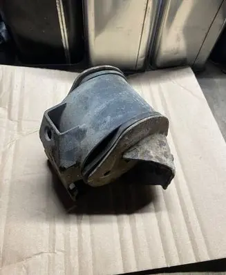 Volkswagen Golf II Engine mount bracket
