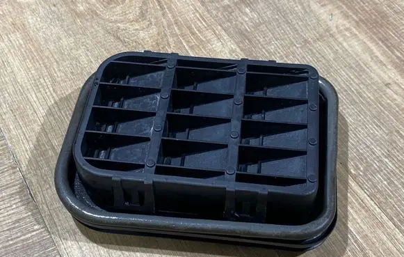 BMW Z4 E85 E86 Quarter panel pressure vent 6909340