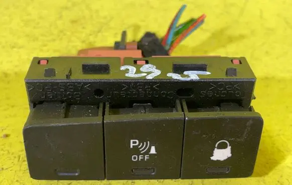 Citroen C3 Picasso Tailgate/trunk/boot open switch RZ1R3P3K7