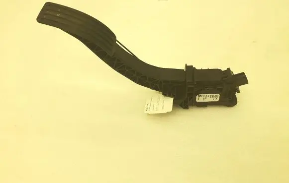 Volvo XC40 Accelerator throttle pedal 32212367 8888768620