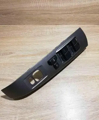 Toyota Prius (XW20) Electric window control switch 8482047011