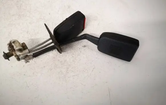 Volkswagen PASSAT B5 Middle seatbelt buckle (rear) 3B0857739