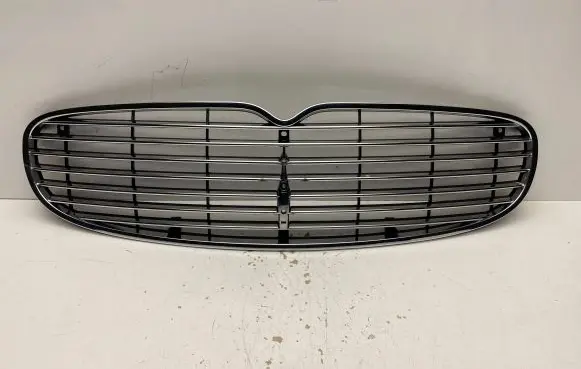 Maserati Quattroporte Front bumper upper radiator grill 67874400