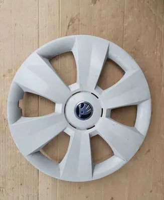 Skoda Fabia Mk3 (NJ) R15 wheel hub/cap/trim 6V0601147C