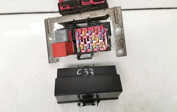 Ford Mondeo MK IV Fuse module YC1T14A206AE F0AB14B192AA 88AG18C641AA