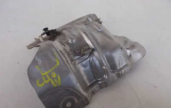Renault Clio IV Heat shield in engine bay osony