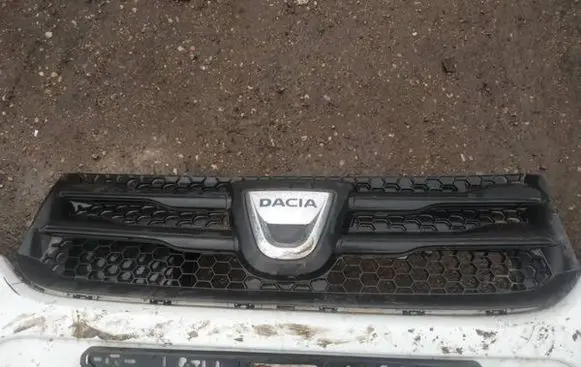 Dacia Sandero Front grill