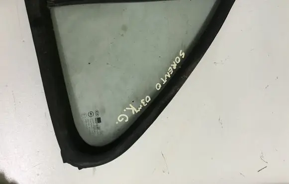 KIA Sorento Rear vent window glass AS3