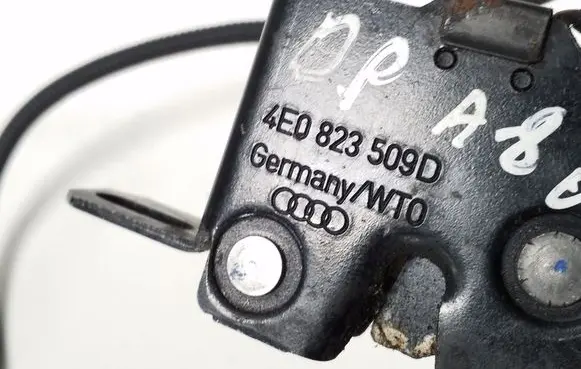 Audi A8 S8 D3 4E Engine bonnet (hood) release handle 4E0823509D