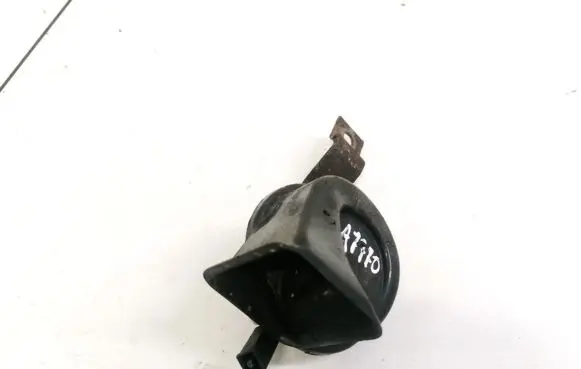 Nissan Primera Horn signal E9011157