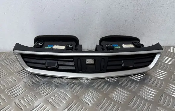 Nissan Qashqai Dash center air vent grill PG05LZ08 687504EA0A 30490053