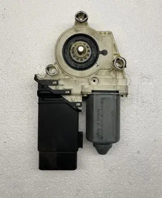 Volkswagen Golf IV Front door electric window regulator G005S00057