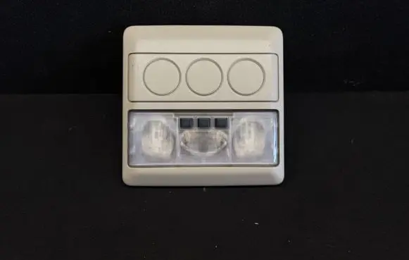 Land Rover Discovery 3 - LR3 Rear seat light XDE500420LUM