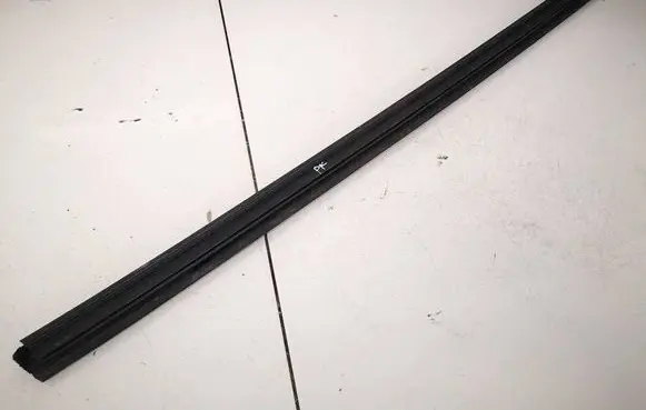 Toyota Avensis T250 Front door glass trim molding 