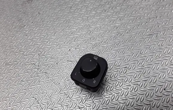 Volkswagen PASSAT B6 Wing mirror switch 1K0959565
