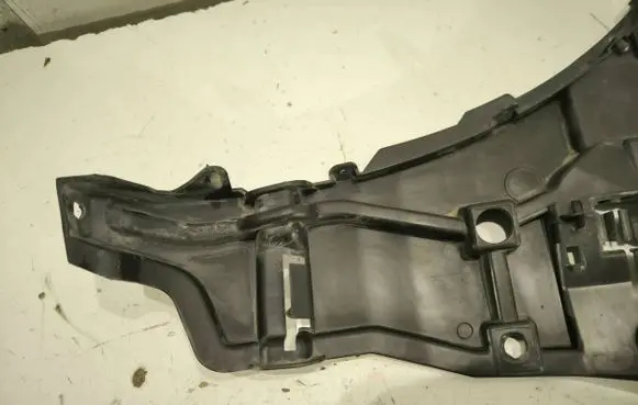 Volvo V50 Front bumper mounting bracket 08693181