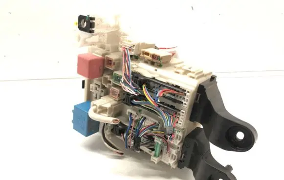 Toyota Avensis T270 Fuse box set 82730-05140-C