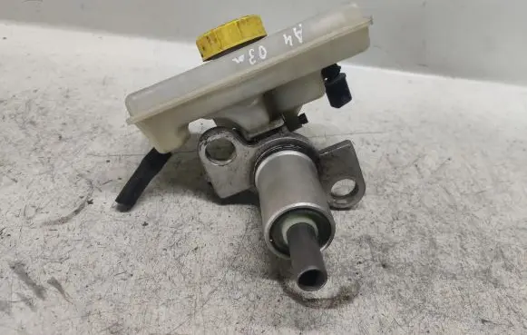 Audi A4 S4 B6 8E 8H Master brake cylinder